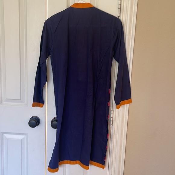 Khaadi Pakistani Indian kurta with embroidery. - Picture 6 of 6